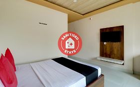 Vaccinated Staff - Capital O 77266 Light House Beach Resort Pangala 3* India