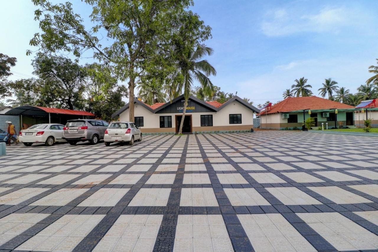 Vaccinated Staff - Capital O 77266 Light House Beach Resort Pangala Exterior photo