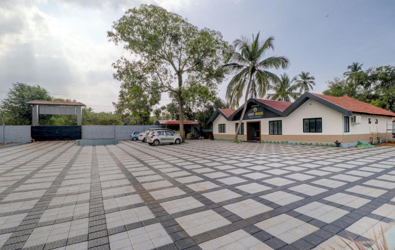 Vaccinated Staff - Capital O 77266 Light House Beach Resort Pangala Exterior photo