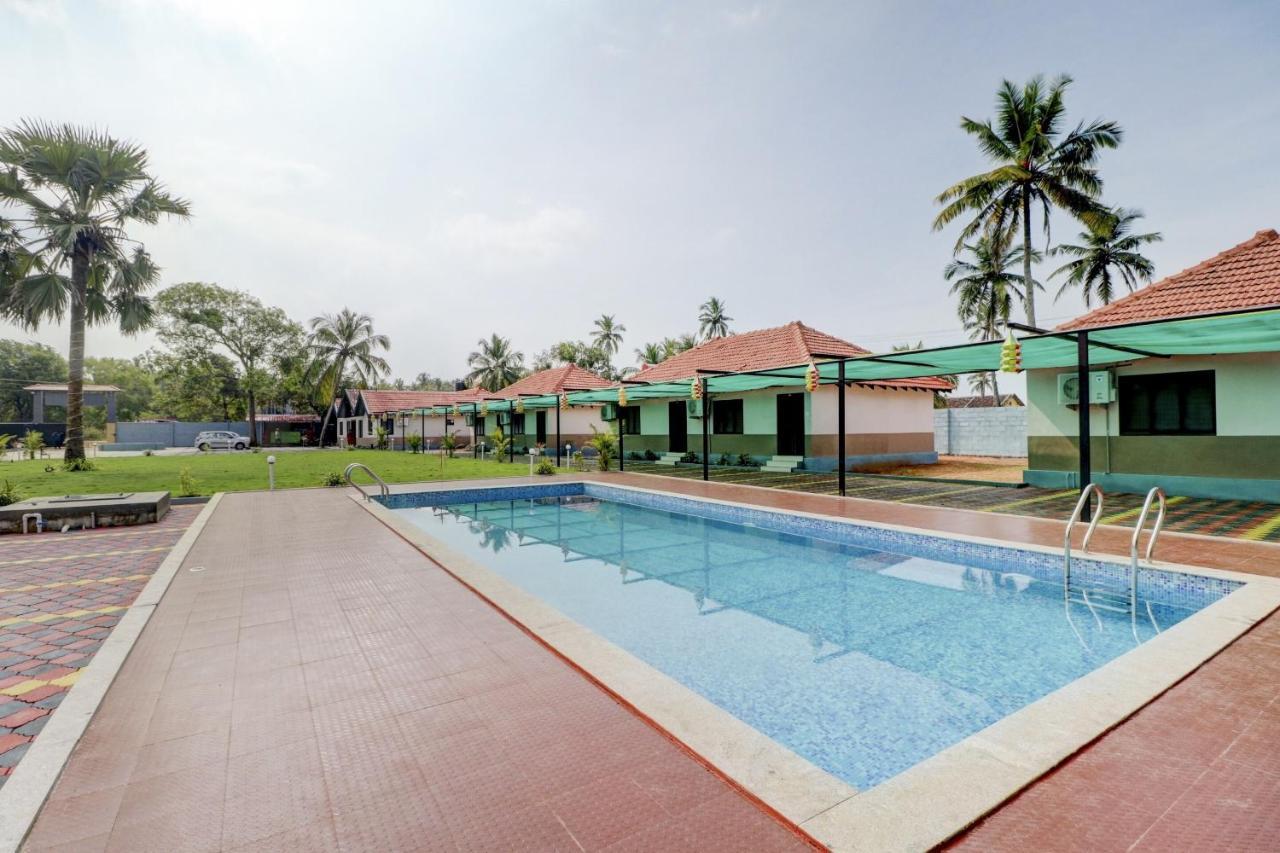 Vaccinated Staff - Capital O 77266 Light House Beach Resort Pangala Exterior photo